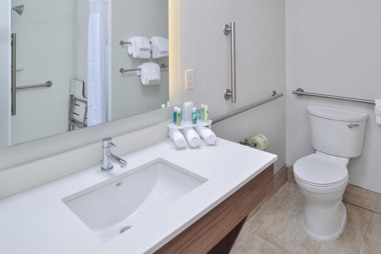 Holiday Inn Express & Suites Farmington Hills - Detroit By Ihg Esterno foto