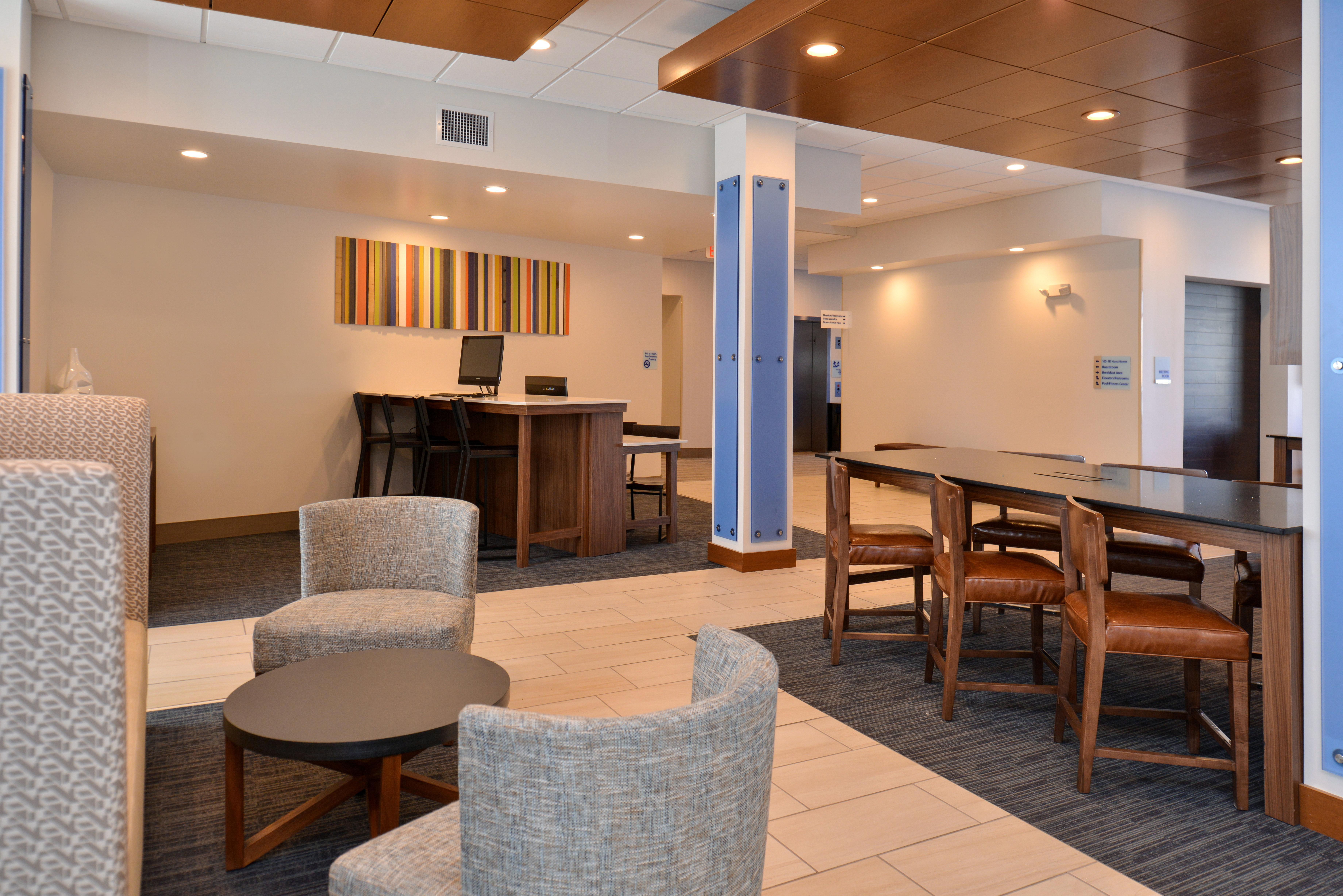 Holiday Inn Express & Suites Farmington Hills - Detroit By Ihg Esterno foto
