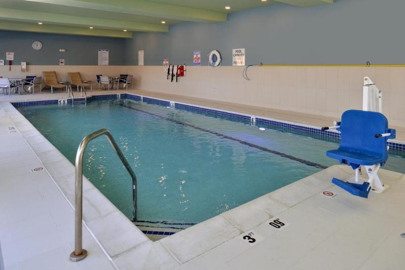 Holiday Inn Express & Suites Farmington Hills - Detroit By Ihg Esterno foto